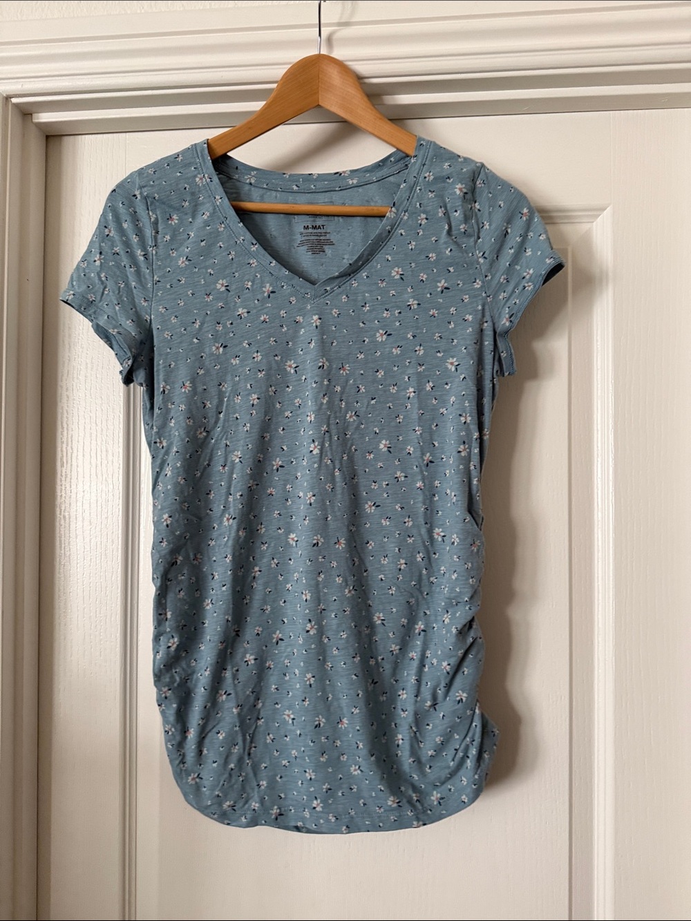 Sonoma Maternity Light Blue Floral V-Neck Short Sleeve Tee